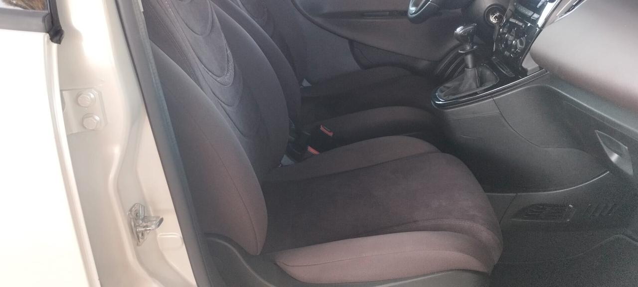 Lancia Ypsilon 1.2 69 CV 5 porte S&S Platinum
