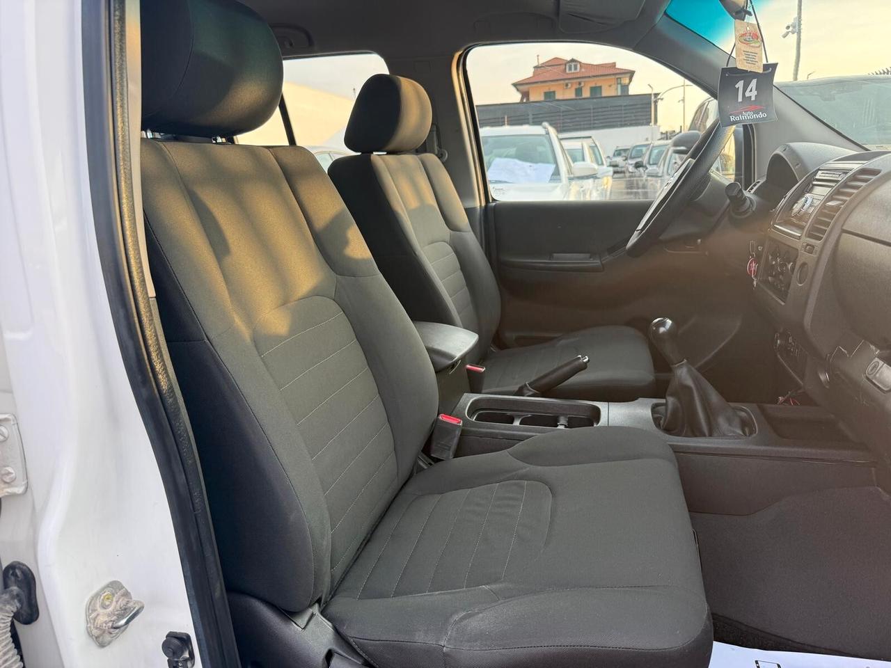 Nissan Navara 2.5 dCi 190CV 4 porte doppia cabina