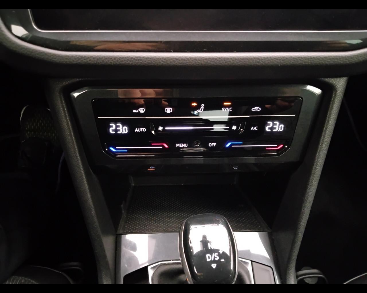 VOLKSWAGEN Tiguan II 2021 - Tiguan 1.5 tsi R-Line 150cv dsg