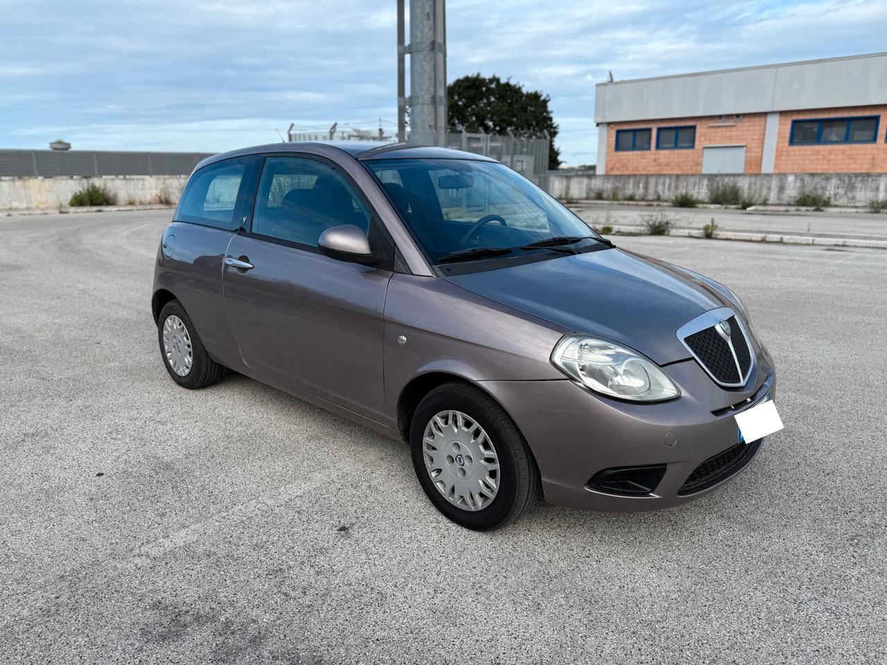 Lancia Ypsilon 1.3 MJT 90 CV MomoDesign