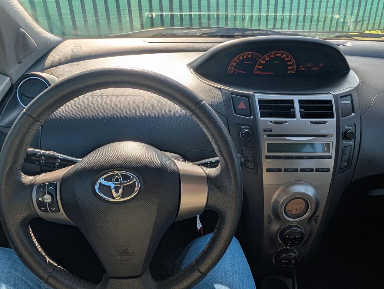 Toyota Yaris 1.0 5 porte Sol UNICO PROPRIETARIO TAGL. CERT.