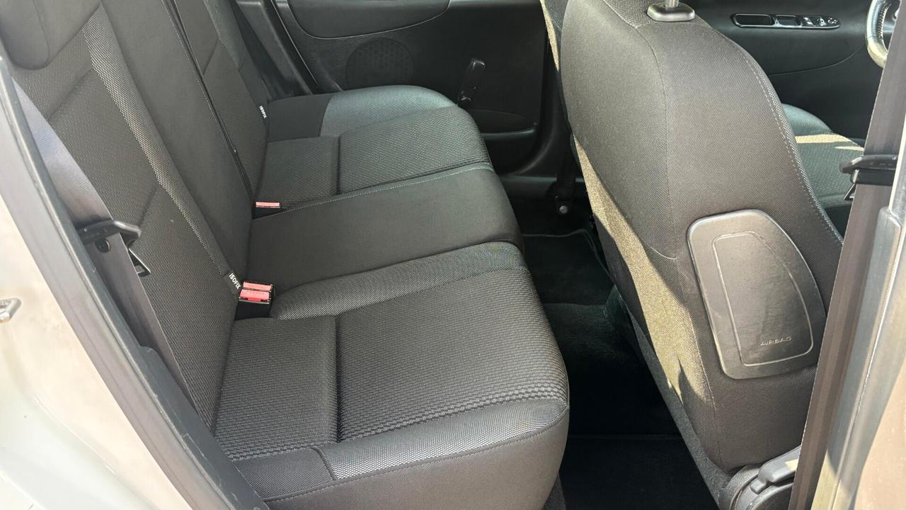Peugeot 207 1.4 diesel 70CV 5p.ottima per nuovi patentati