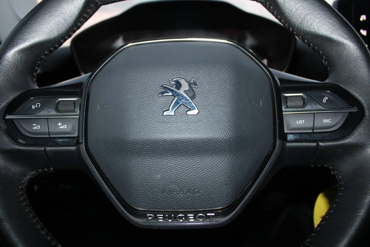 Peugeot 2008 1.2 puretech Active s&s 100cv Con NAVIGATORE