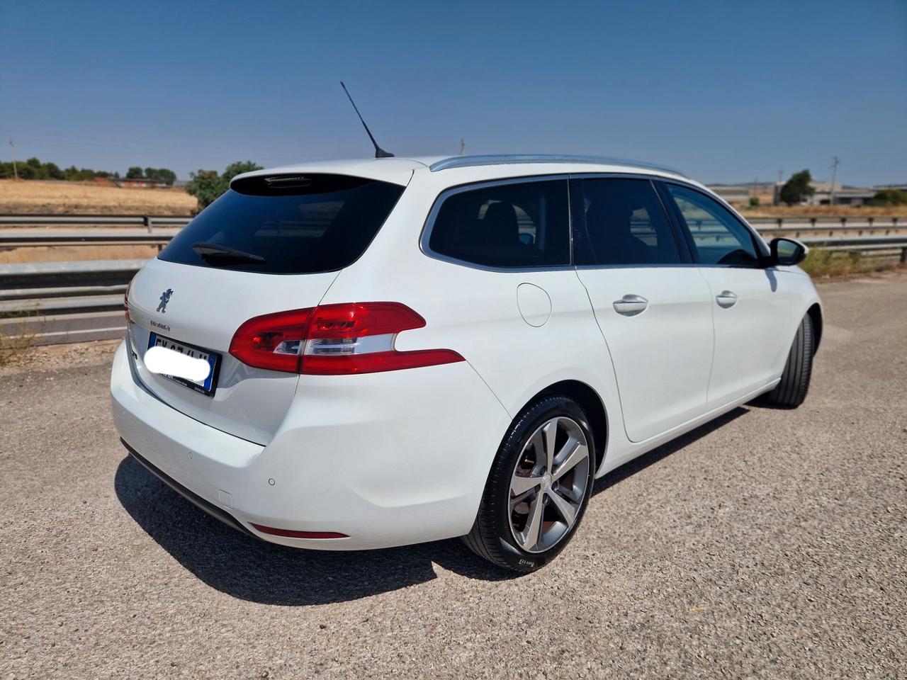 Peugeot 308 BlueHDi 120 S&S SW Allure