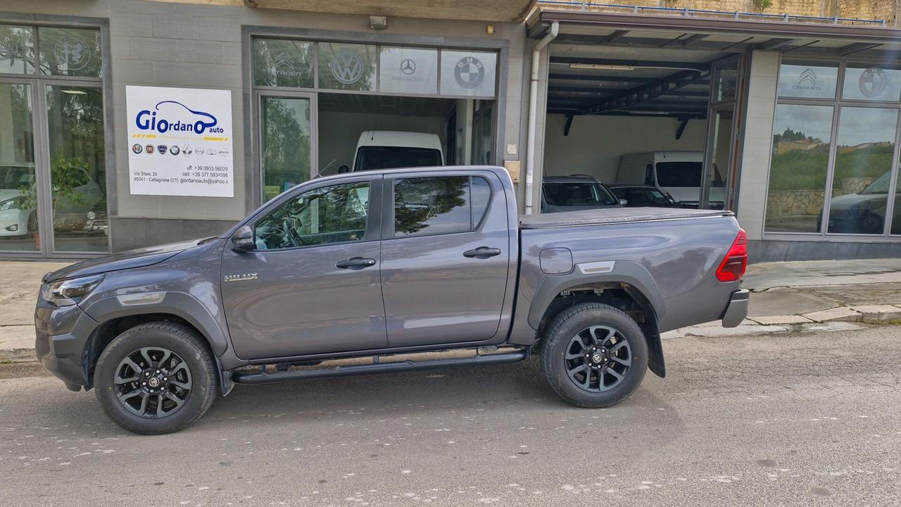 Toyota Hilux 2.4 D-4D A/T 4WD 4 porte Double Cab Invincible