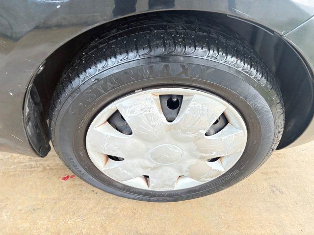 TOYOTA Yaris 1.0 5 porte OK NEIèATENTATI BòUETHOOT