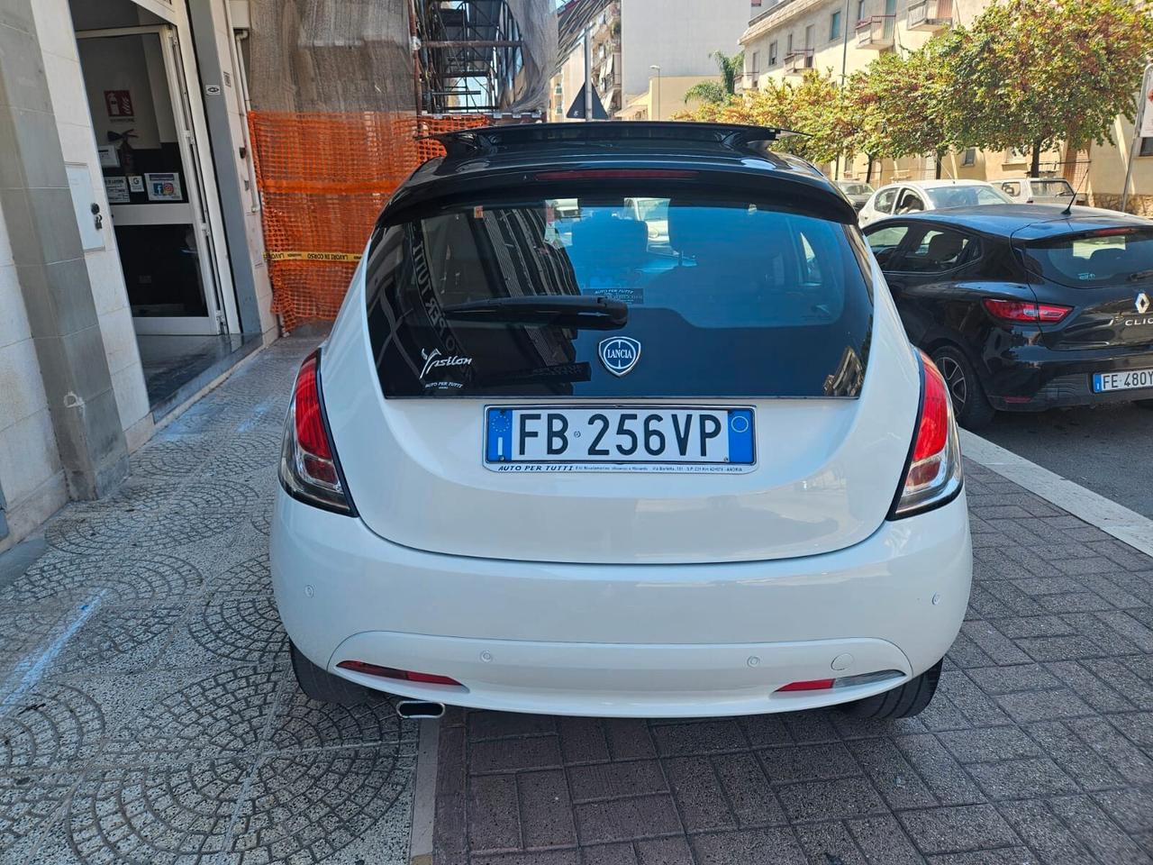 Lancia Ypsilon 1.2 69CV "tetto apribile" 12/2015