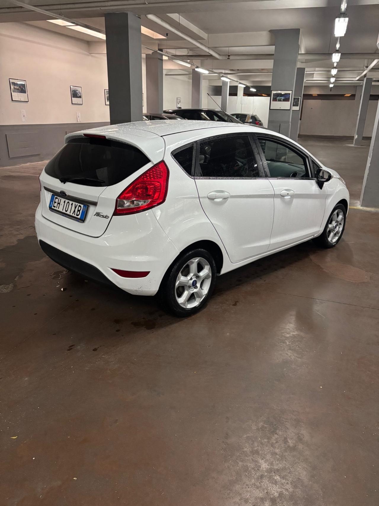 Ford Fiesta 1.4 TDCi 68CV 5 porte Titanium