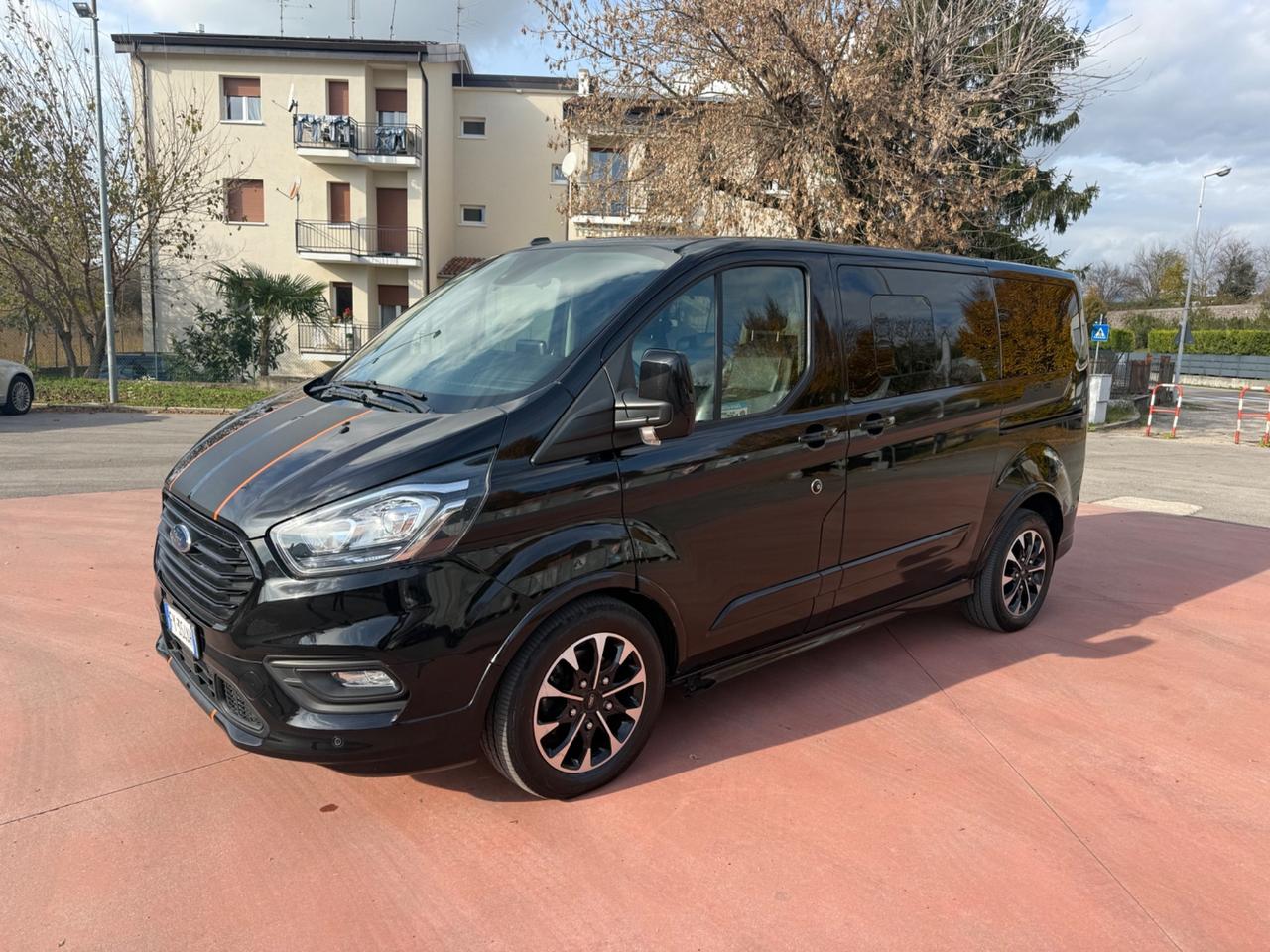 Ford Tourneo Custom 320 2.0 TDCi 185CV PC Sport