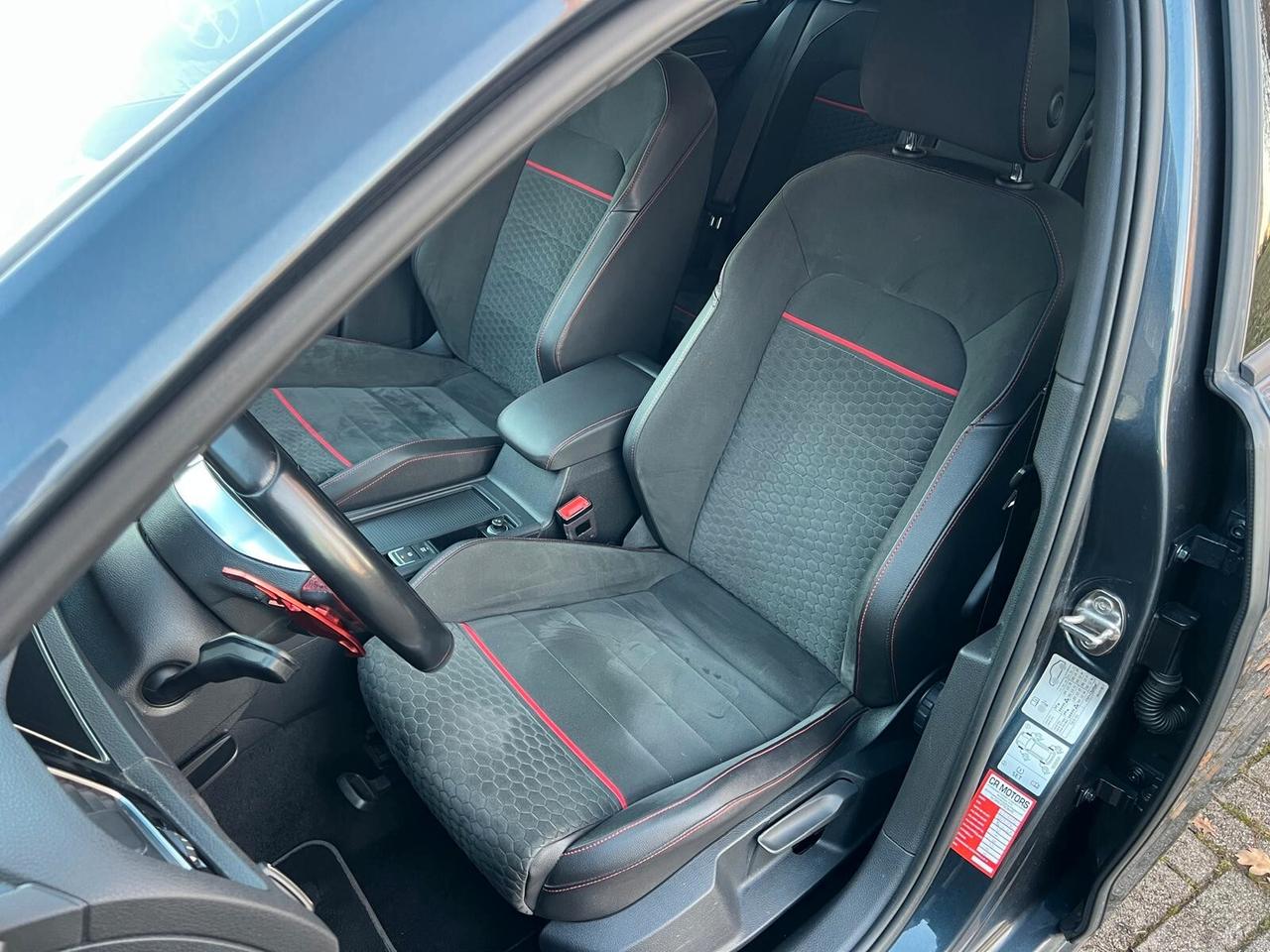 Volkswagen Golf GTI Performance 2.0 245 CV TSI DSG 5p.