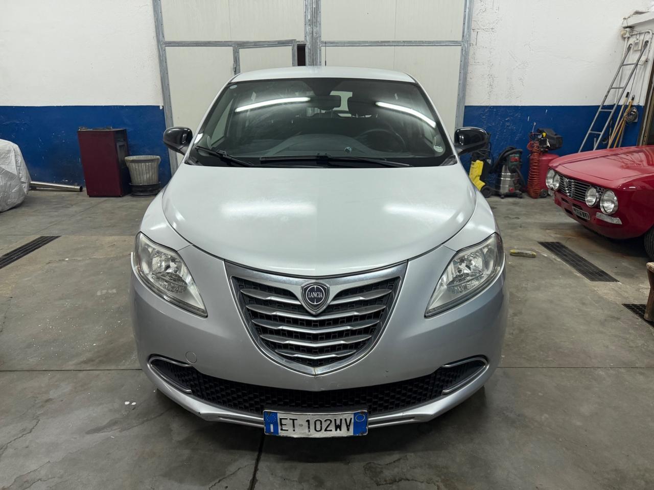 Lancia Ypsilon 1.2 69 CV 5 porte S&S Silver