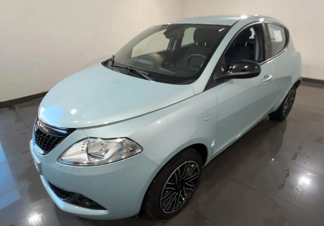 Lancia Ypsilon 1.0 FireFly 5 porte S&S Hybrid Oro