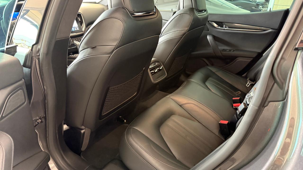 Maserati Ghibli V6 Diesel 275 CV Gransport TETTO