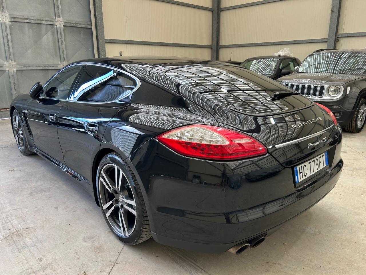 Porsche Panamera 4s