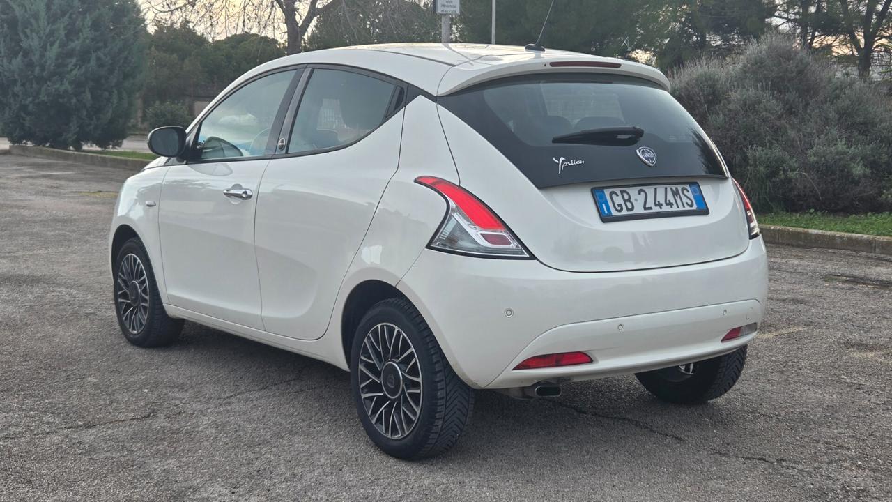 Lancia Ypsilon 1.2 69 CV 5 porte GPL Ecochic Platinum