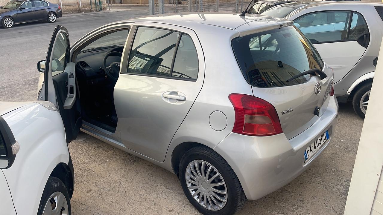 Toyota Yaris 1.0 5 porte