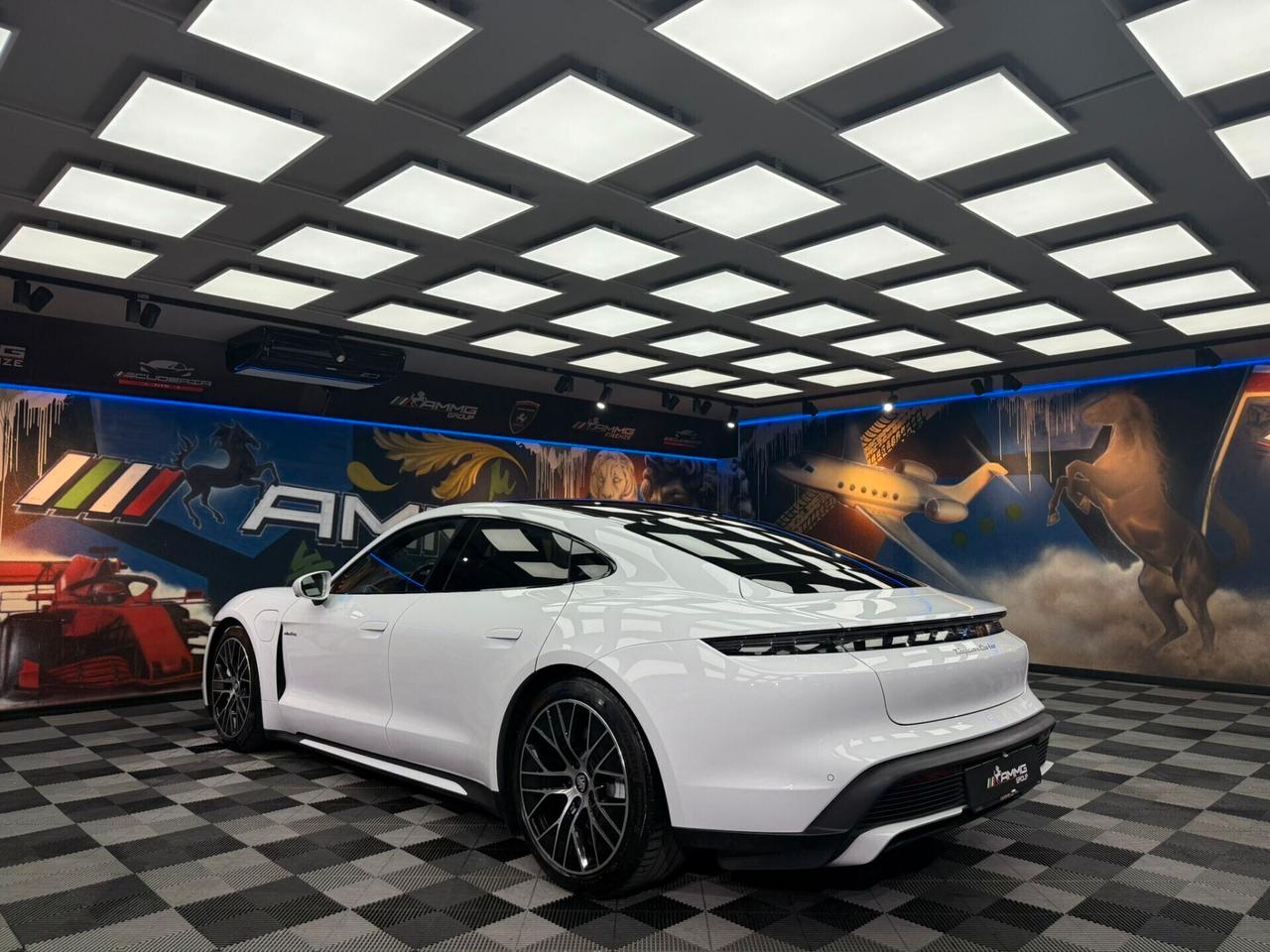 Porsche Taycan Turbo (011)