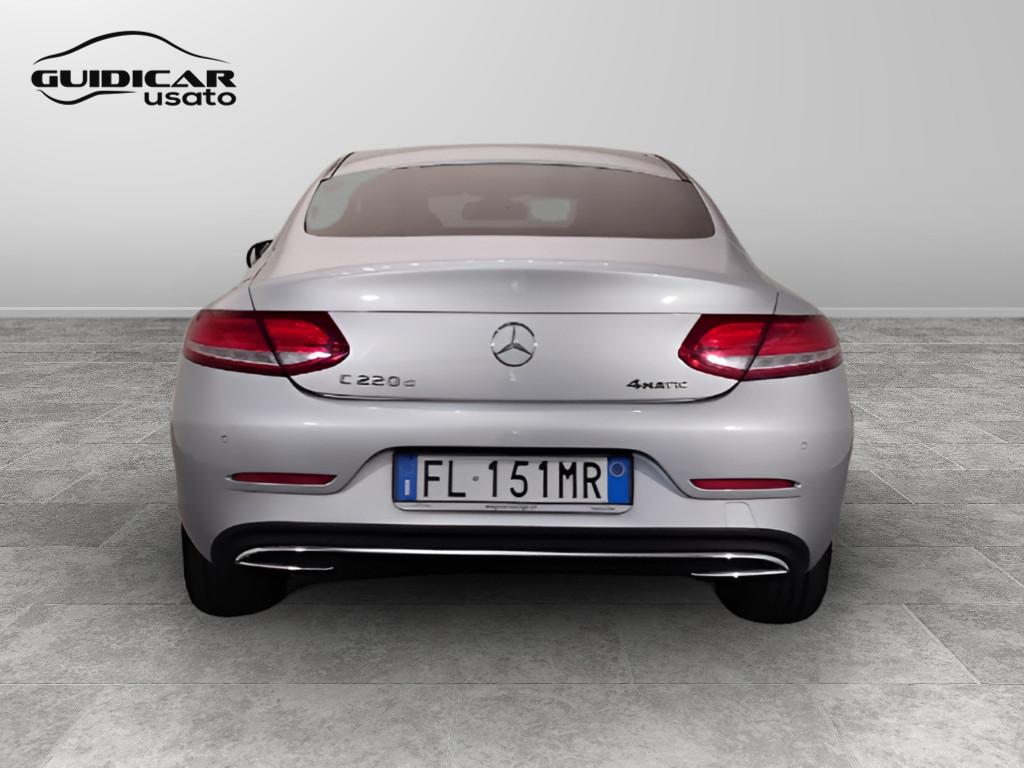 Mercedes-Benz Classe C-C205 2016 Coupe - C Coupe 220 d Premium 4matic auto