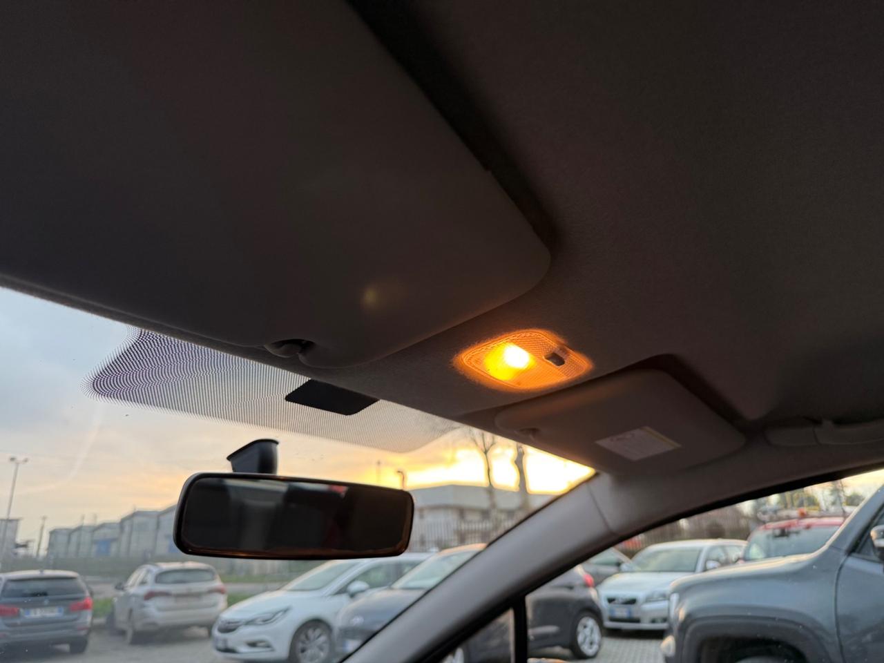 Peugeot 207 1.4 HDi 70CV - NEOPATENTATI