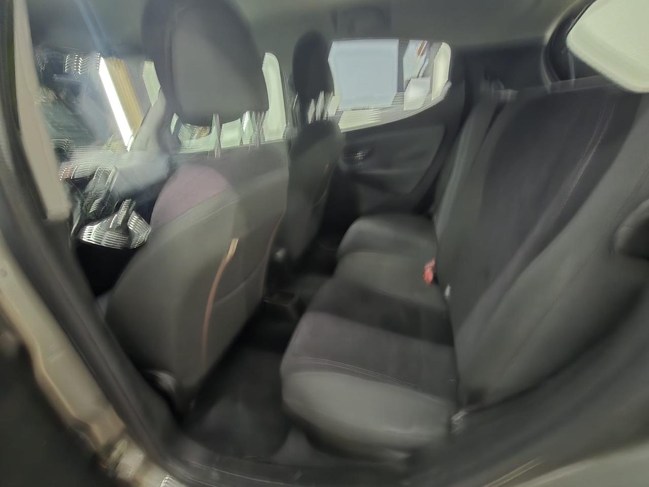 Lancia Ypsilon 1.3 MJT 75 CV Unyca