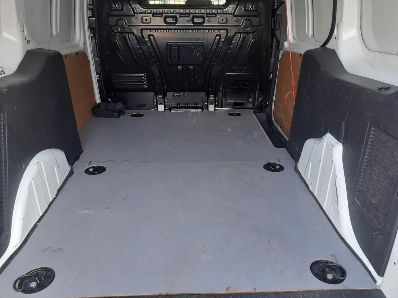 FORD TRANSIT CONNECT 3 POSTI PORTATA 825 KG.