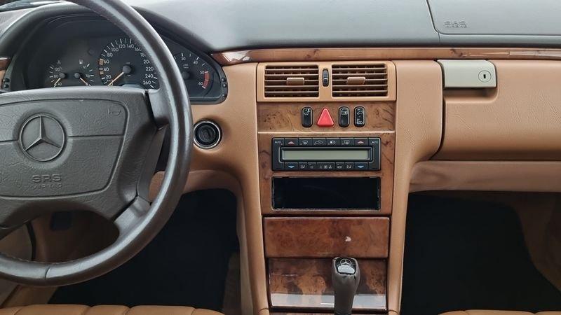 Mercedes-Benz Classe E E 300 turbodiesel cat Elegance