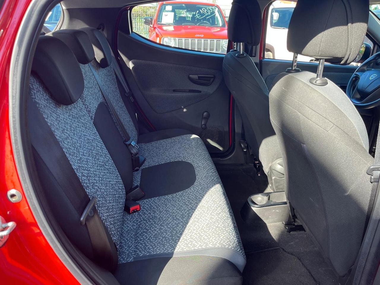 Lancia Ypsilon 1.0 FireFly 5 porte S&S Hybrid Ecochic Silver