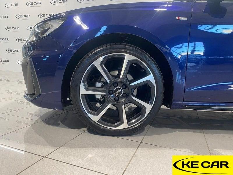 Audi A1 Sportback 30 TFSI S tronic Identity Black-GAR. 05/2029