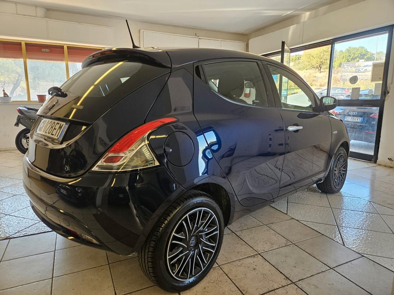 Lancia Ypsilon 1.0 Firefly GOLD Benzina/Hybrid S&S 70CV