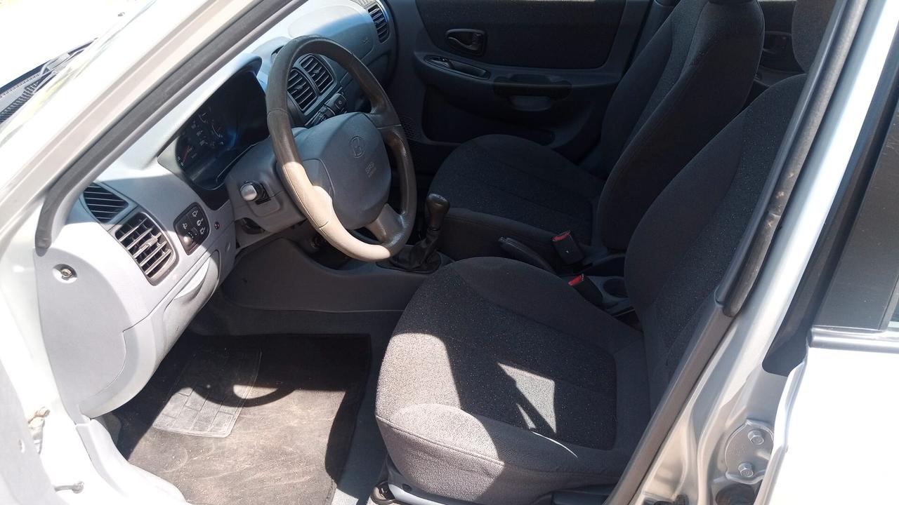 Hyundai Accent 1.3i 12V cat 4 porte GL Air