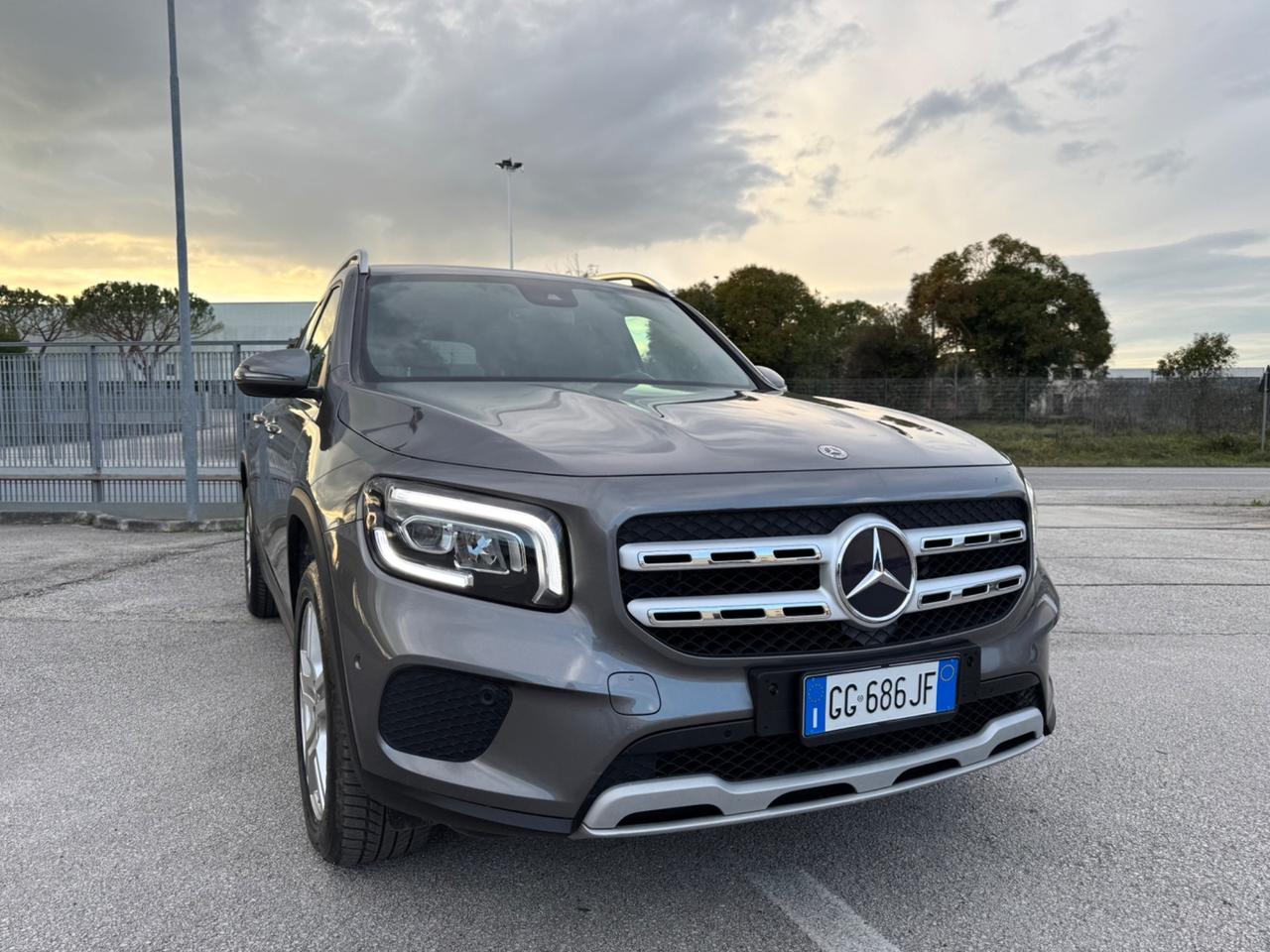 MERCEDES GLB 180d Sport - Luci Ambient Navi 18