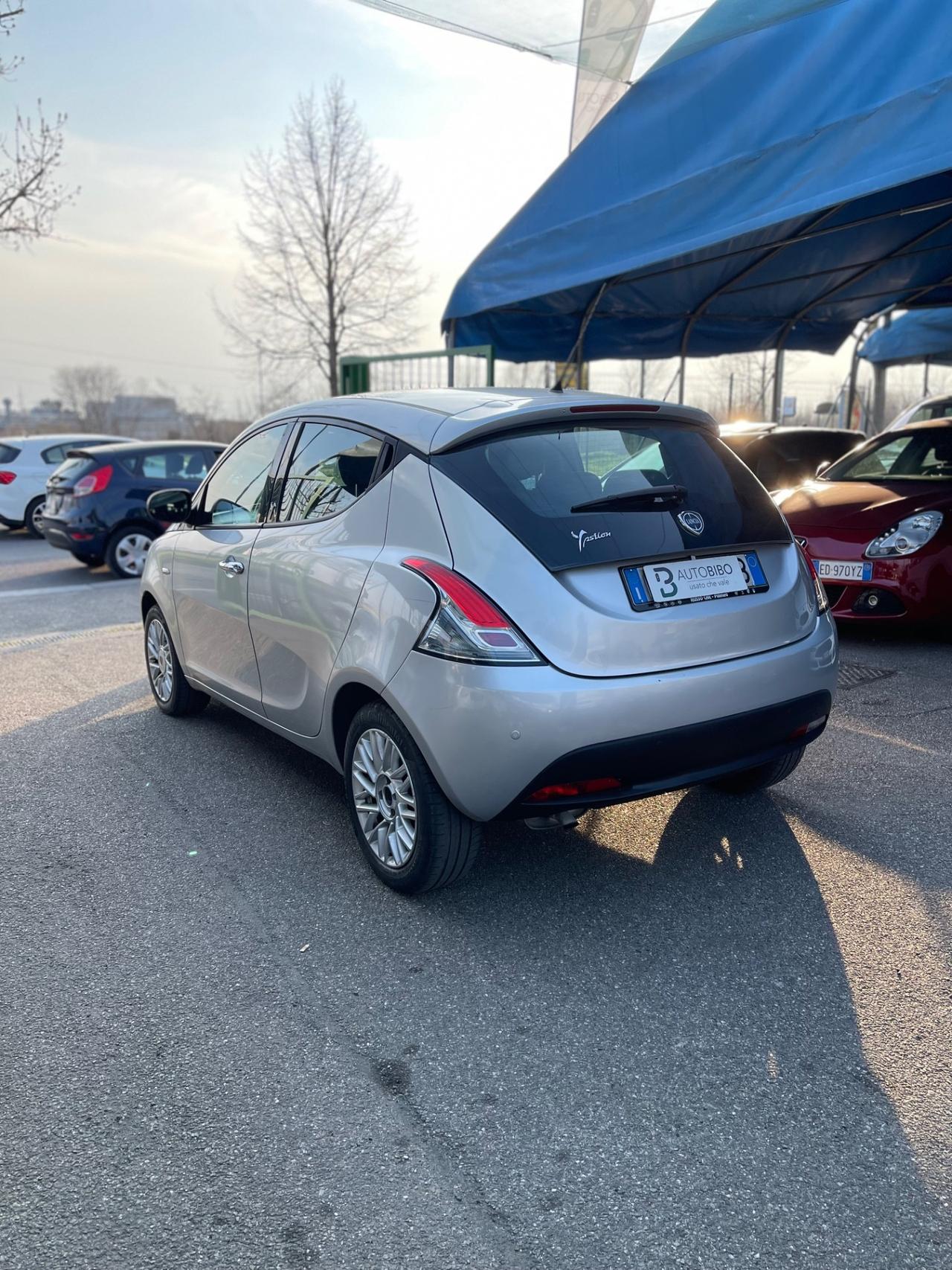 Lancia Ypsilon 1.2 69 CV 5 porte S&S Silver