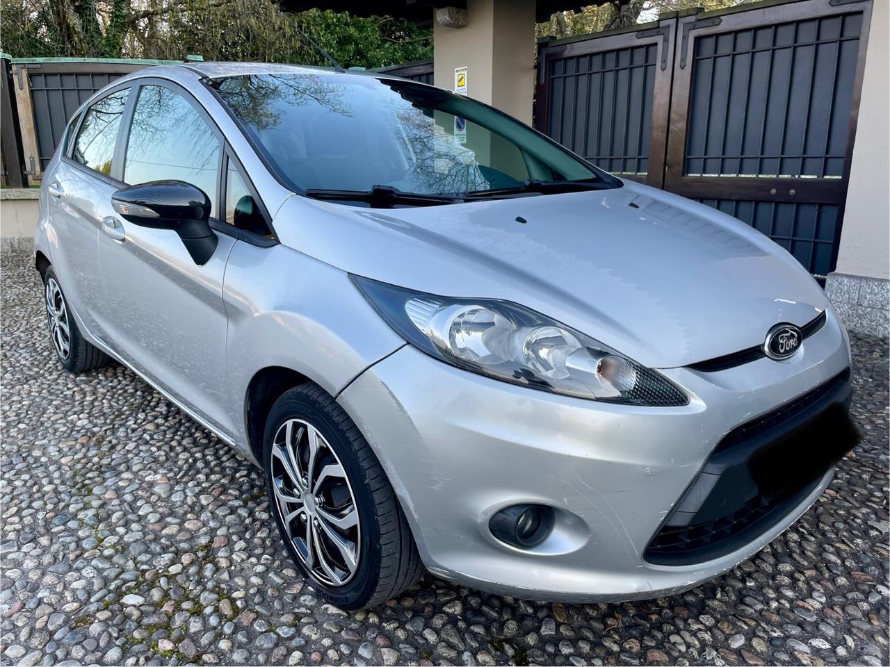 Ford Fiesta 1.2 5 porte Titanium *NEOPATENTATI*