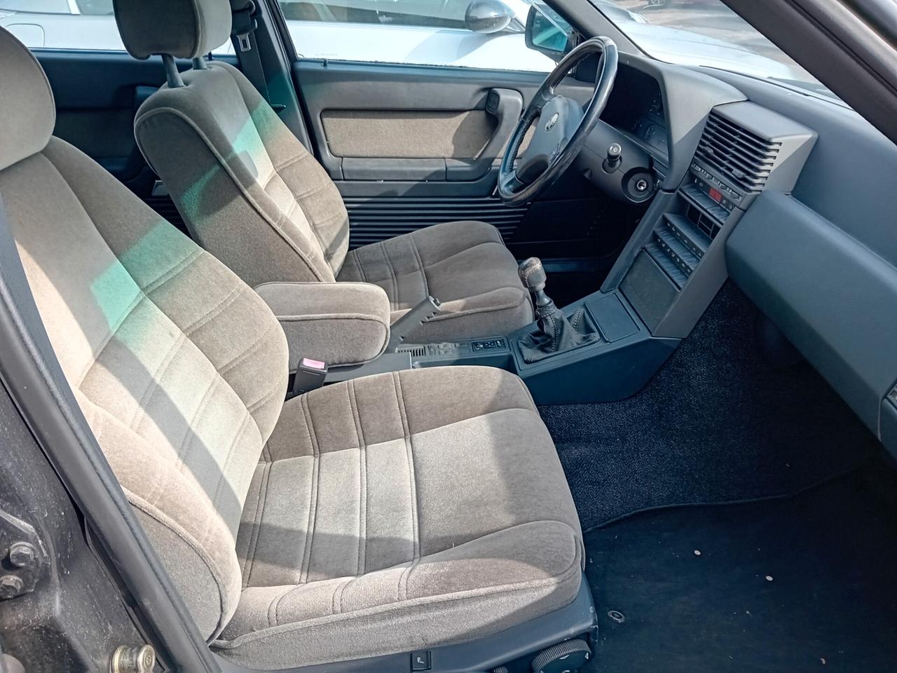 Alfa Romeo 164 3.0i V6 24V cat Super