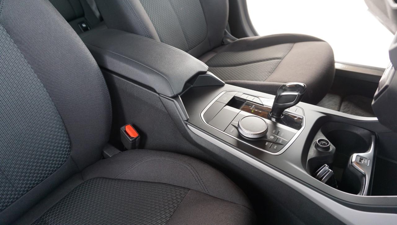 BMW 118 i Business Advantage 140cv auto