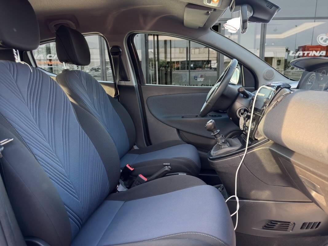 Lancia Ypsilon III 1.0 firefly hybrid Gold s&s 70cv con CarPlay