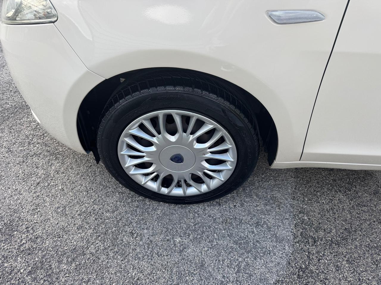 Lancia Ypsilon 1.2 69 CV 5 porte GPL Ecochic Silver