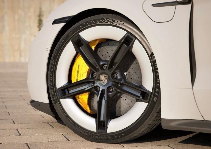 Porsche Taycan Turbo S - 950 CV