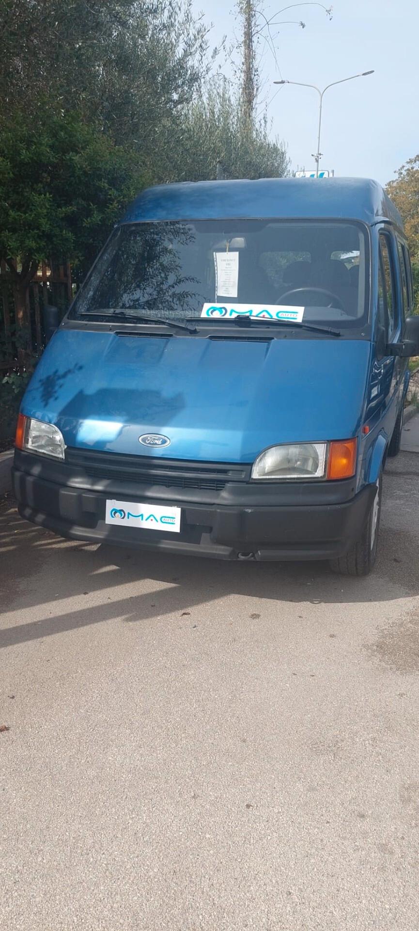 Ford Transit Connect 8 posti