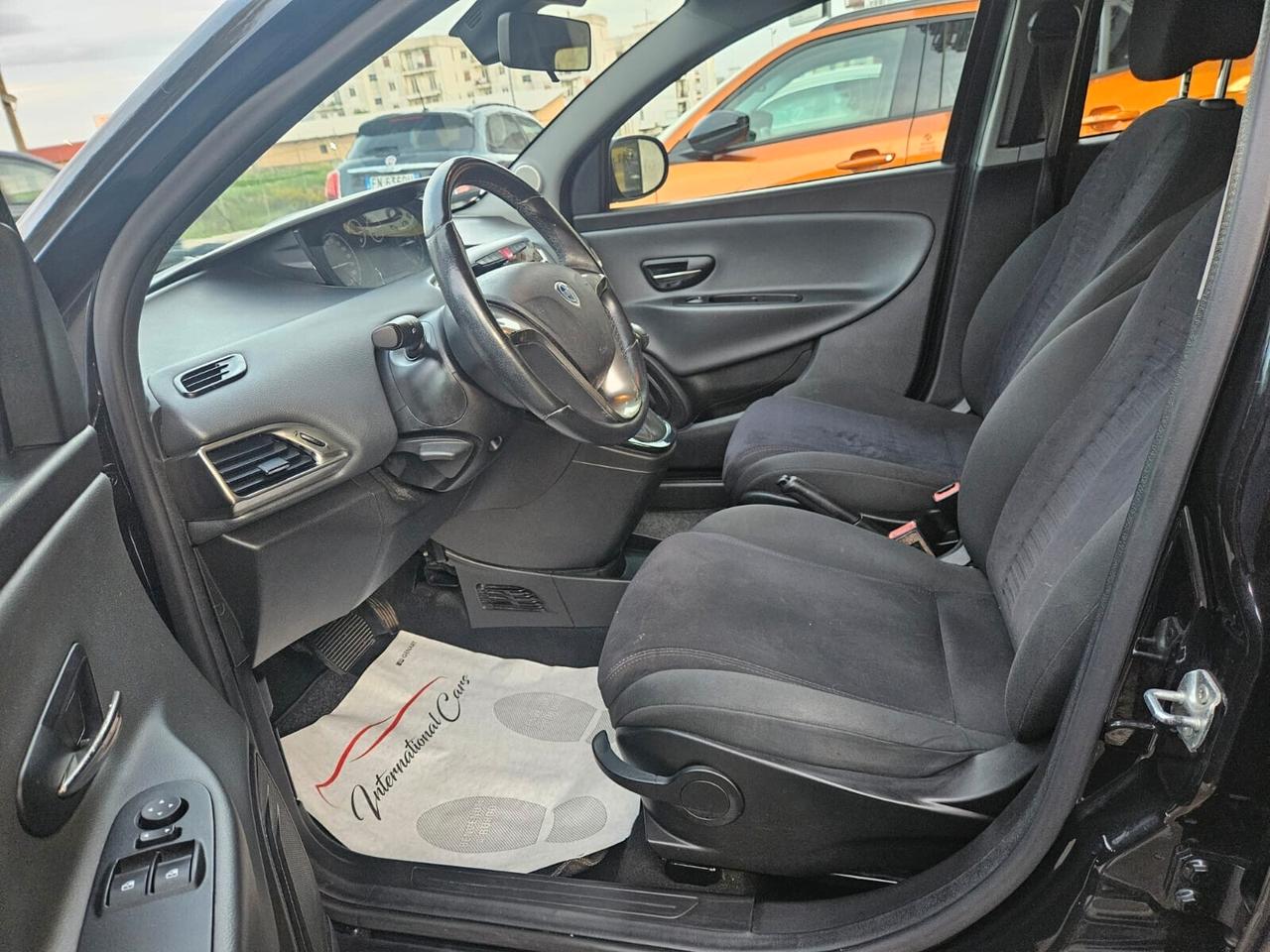 Lancia Ypsilon AUTOMATICA 900 benz 85cv