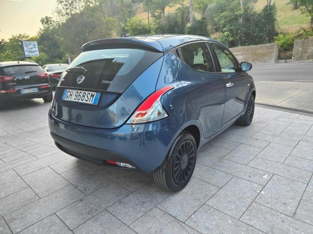 LANCIA Ypsilon 1.0 FireFly 5 porte S&S Hybrid Ecochic Silver