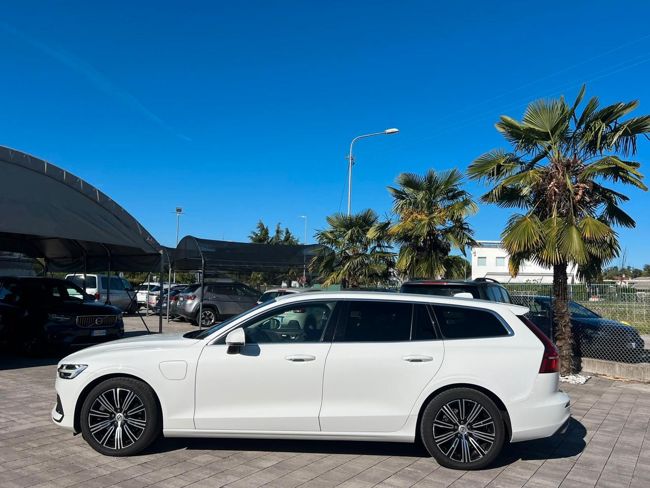 Volvo V60 T6 Recharge AWD Plug-in Hybrid Inscription