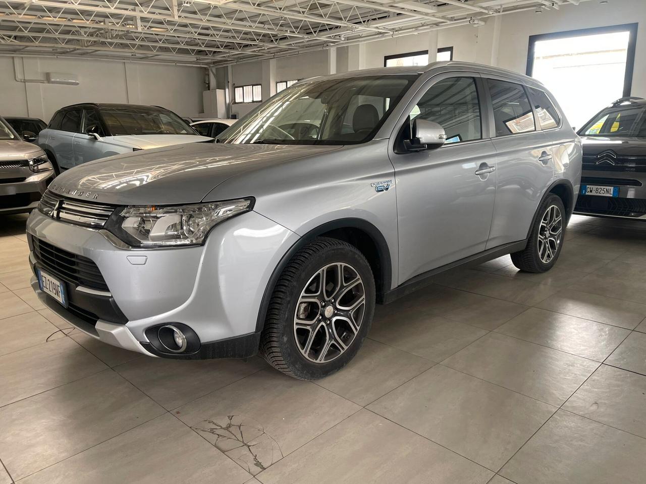Mitsubishi Outlander 2.0 MIVEC 4WD PHEV Instyle Diamond