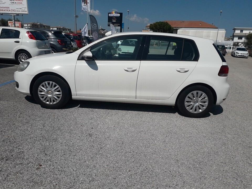 Volkswagen Golf 1.4b 5 porte compreso passaggio
