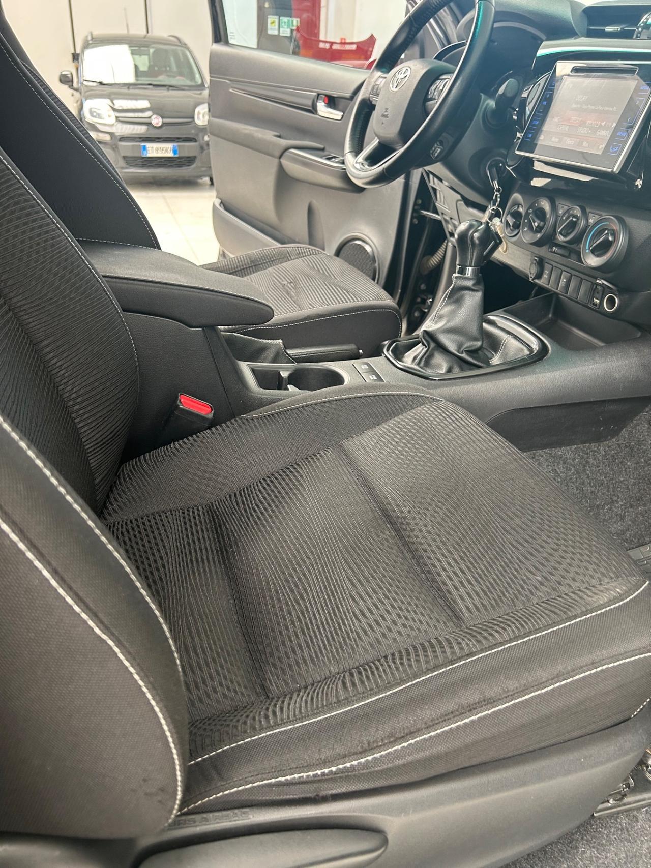 Toyota Hilux 2.4 D-4D 4WD 2 porte Extra Cab Comfort