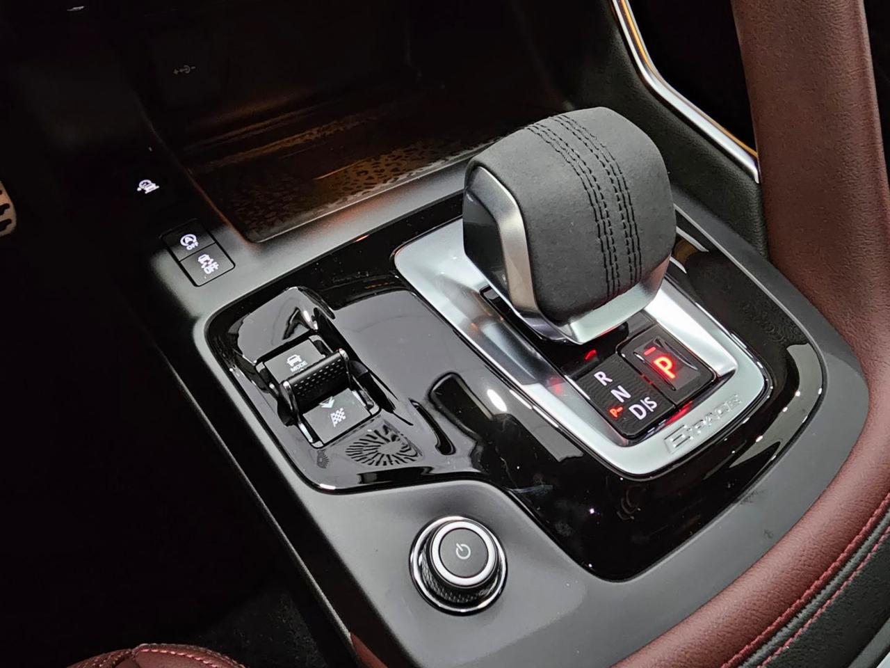 Jaguar E-Pace R-Dynamic SE Navi Camera Tetto C.20" LED BlackPack