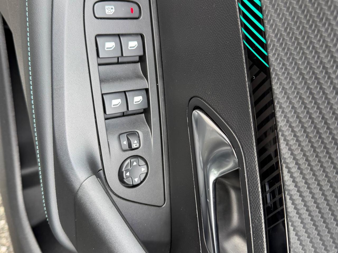 Peugeot 2008 1.5 Blue HDI 130 Allure Pack * #9123