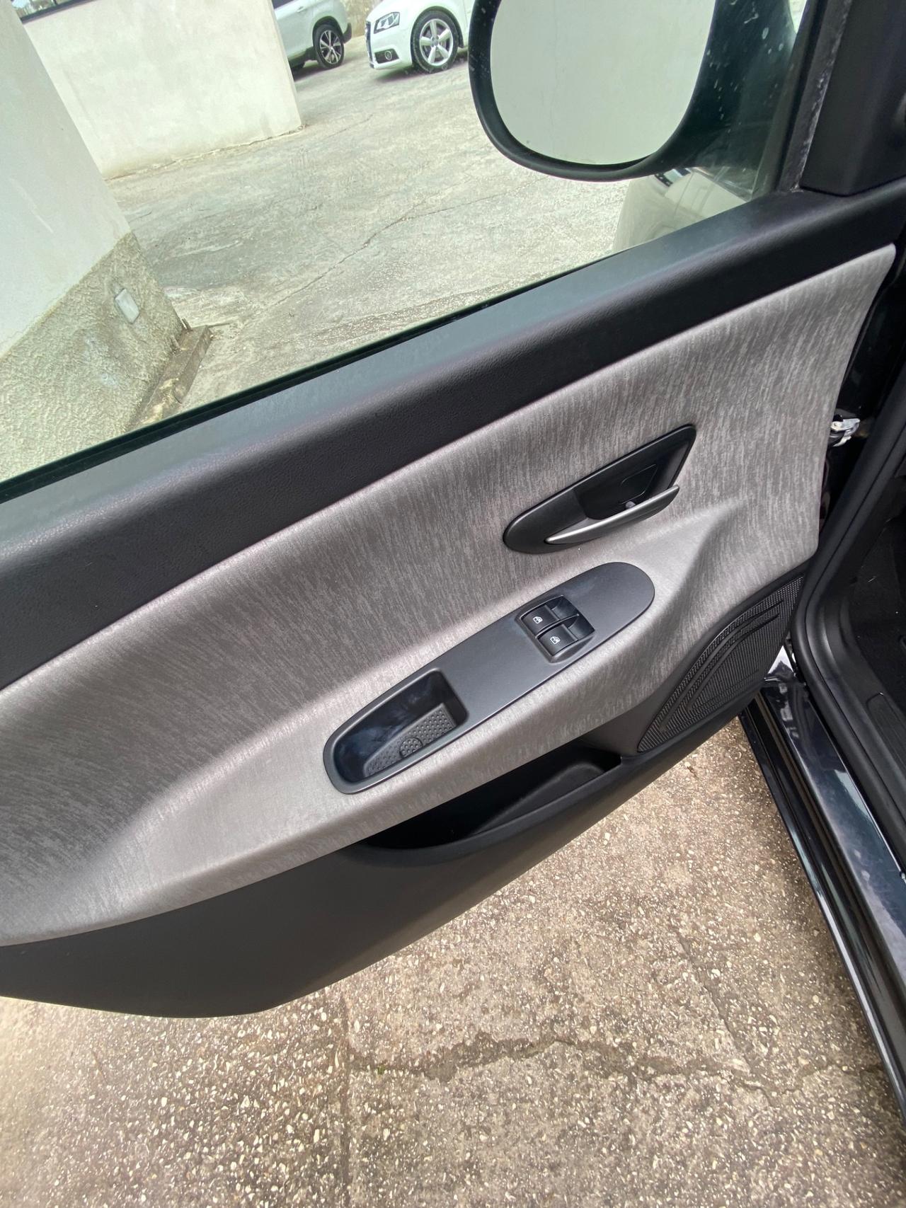 Lancia Ypsilon 1.3 MJT 16V 95 CV 5 porte S&S Silver