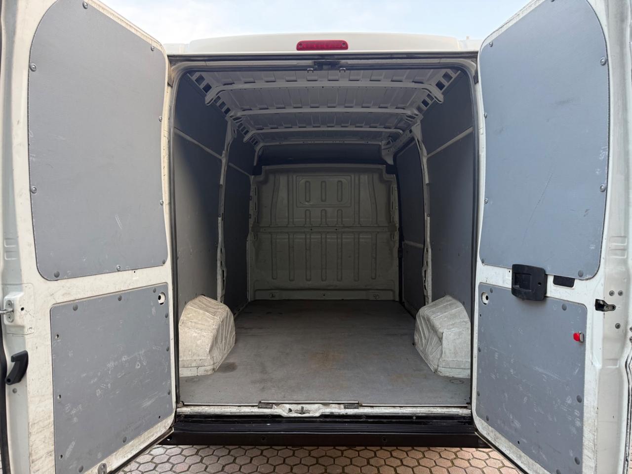 Peugeot Boxer 335 2.2 BlueHDi 140 S&S PC-TN Furgone