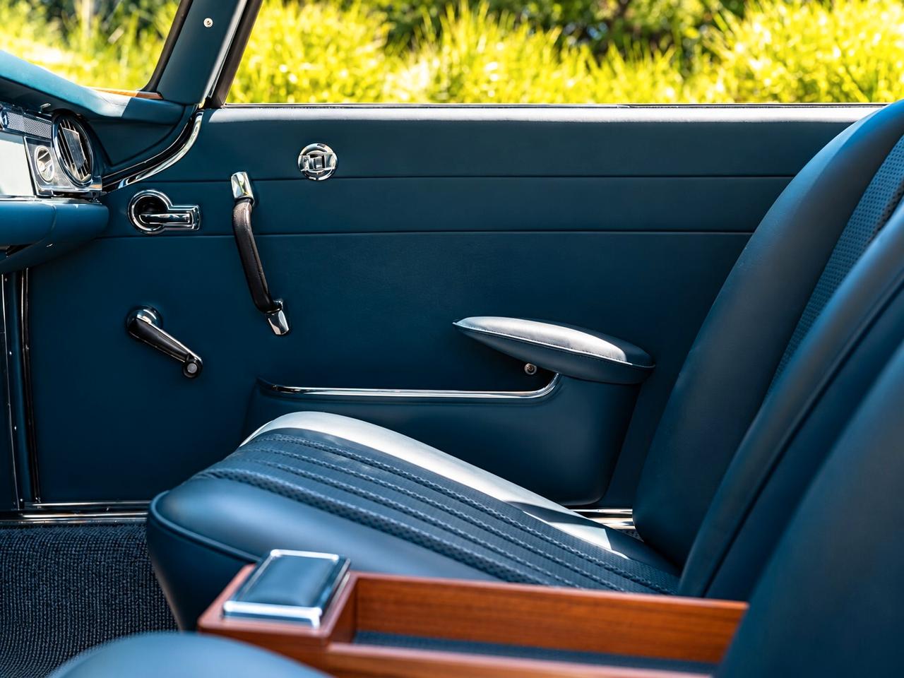Mercedes-benz SL 230 Pagoda W113